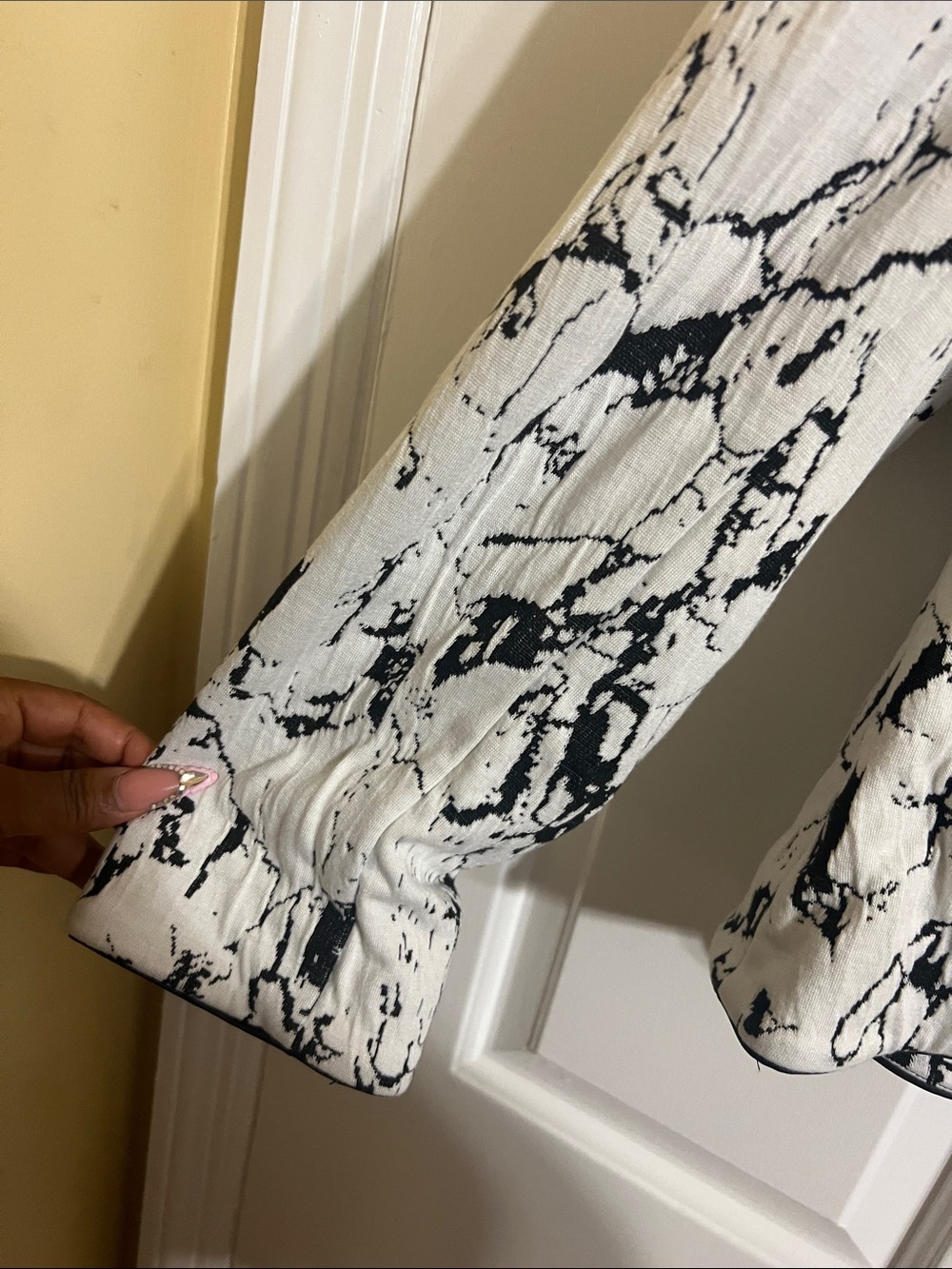Calvin Klein Black & White Marble-Print Draped Blazer - Picture 8 of 11